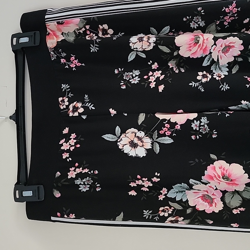 Fun Flower Pants - Picture 2 of 6